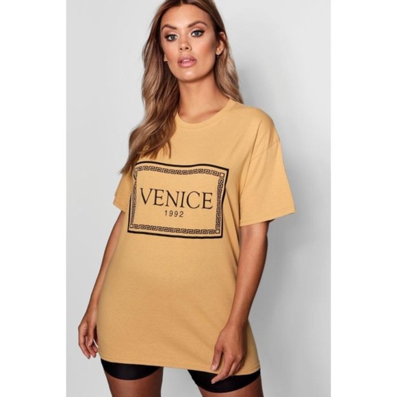 Boohoo Plus Tops - NWT Venice plus size graphic tee sz. 18